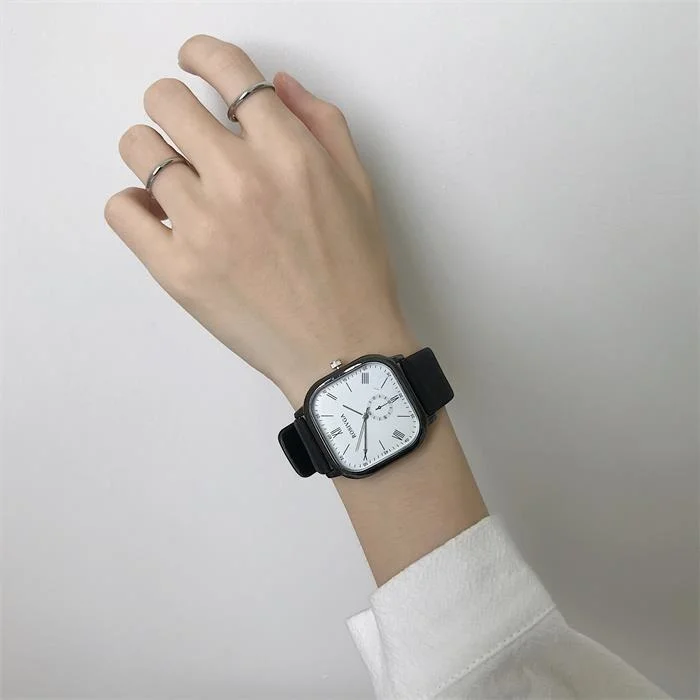 

Large square quartz watch for male and female students, junior high school students, college students, retro port style, simple