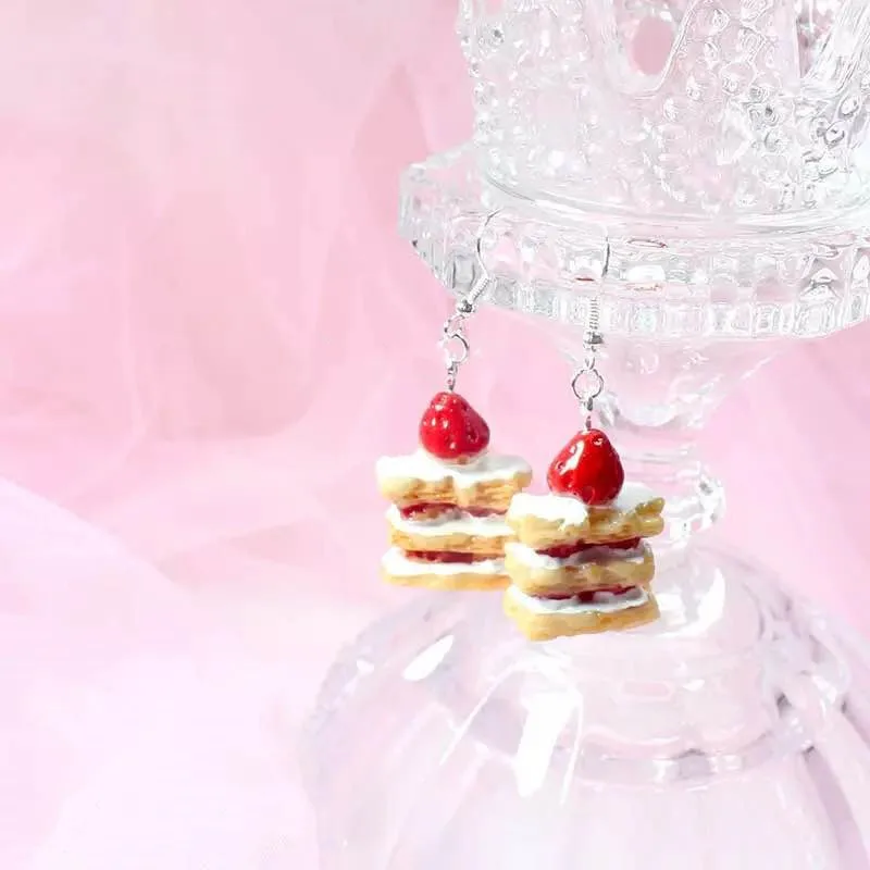 Многослойные серьги гвоздики в виде клубники с наполнителем кремом тортом