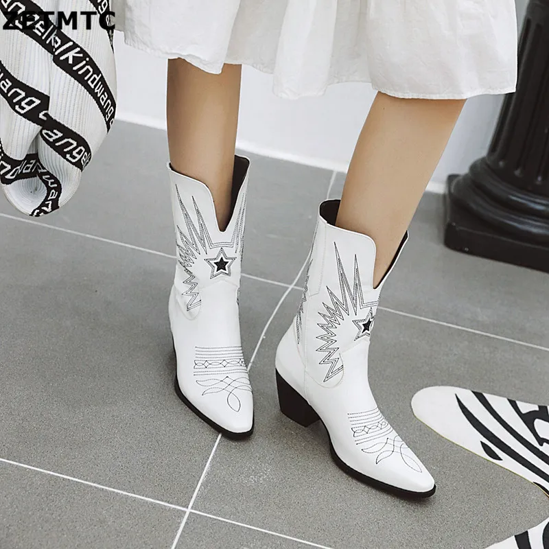 Модные тисненые женские кожаные ботильоны из микрофибры с острым носком