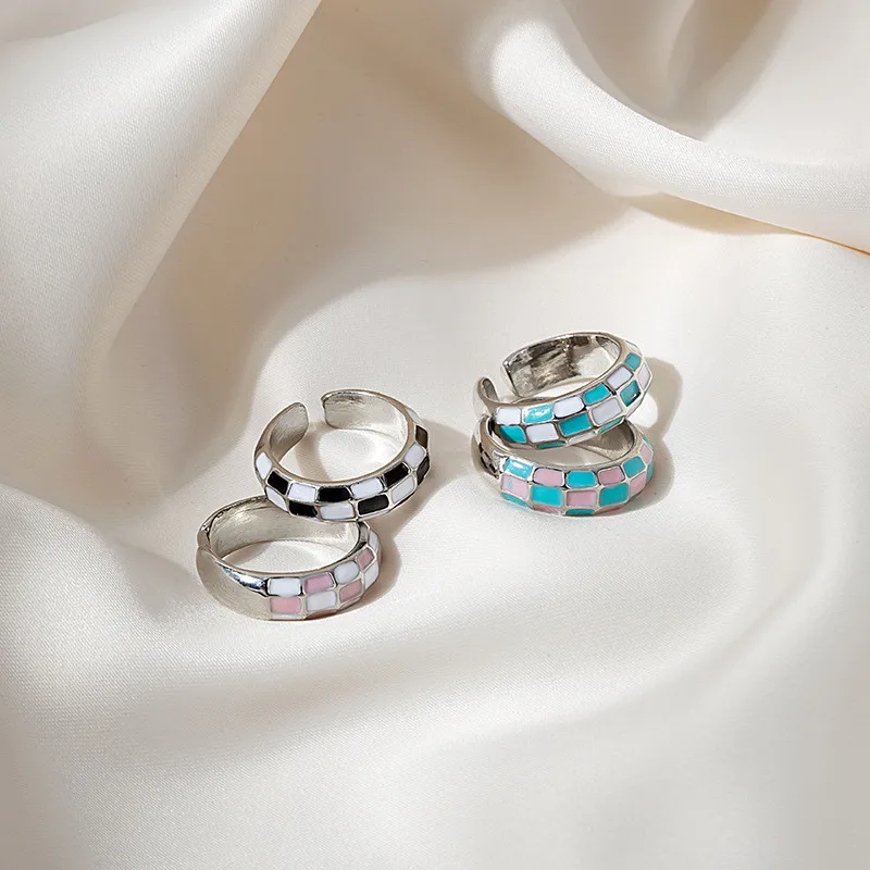 

Модные двухцветные кольца для шахматной доски открытые геометрические регулируемые ювелирные изделия на палец в европейском стиле Вечерн...