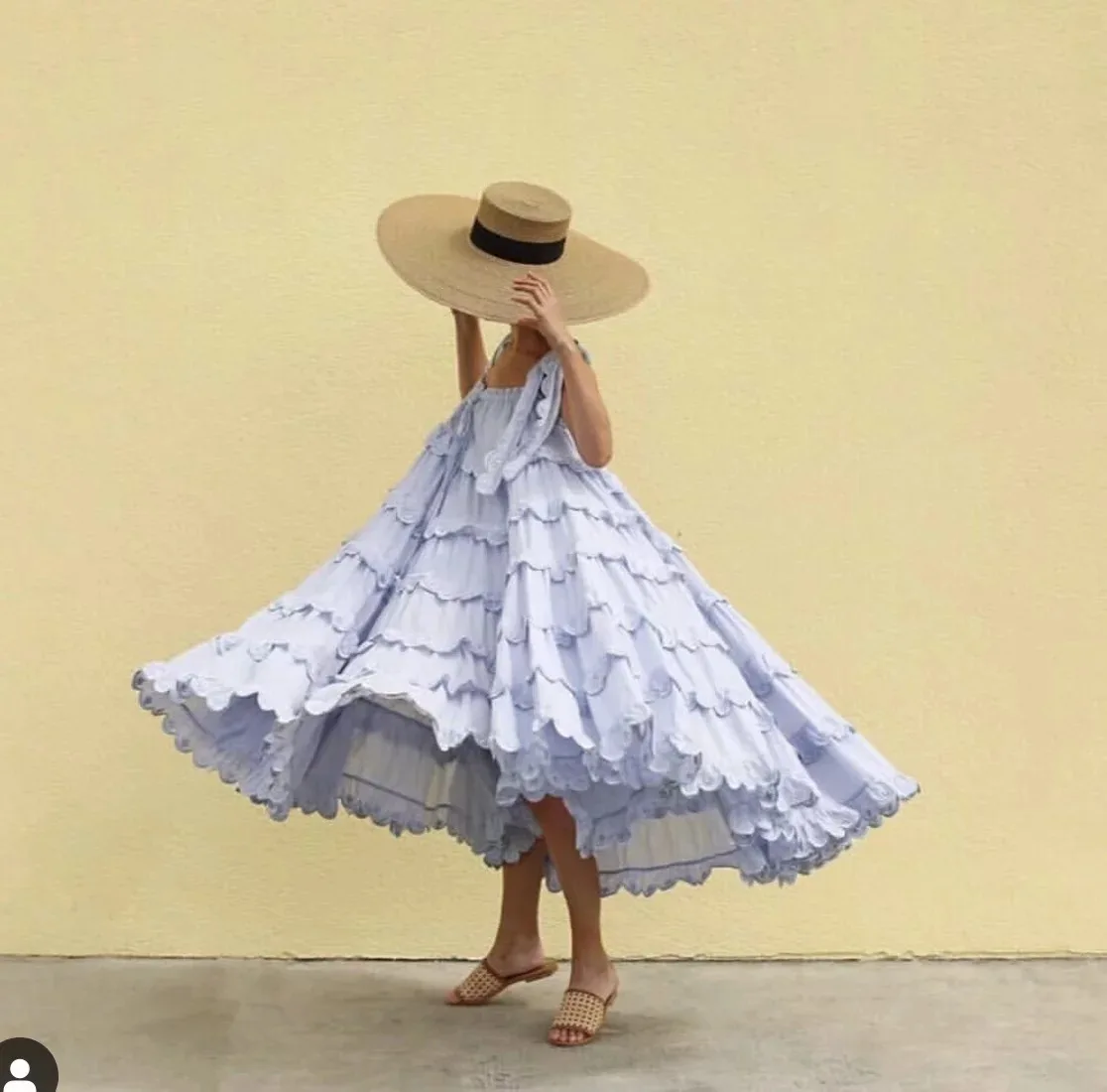 Женское платье без рукавов DEAT белое Длинное свободное плиссированное макси на