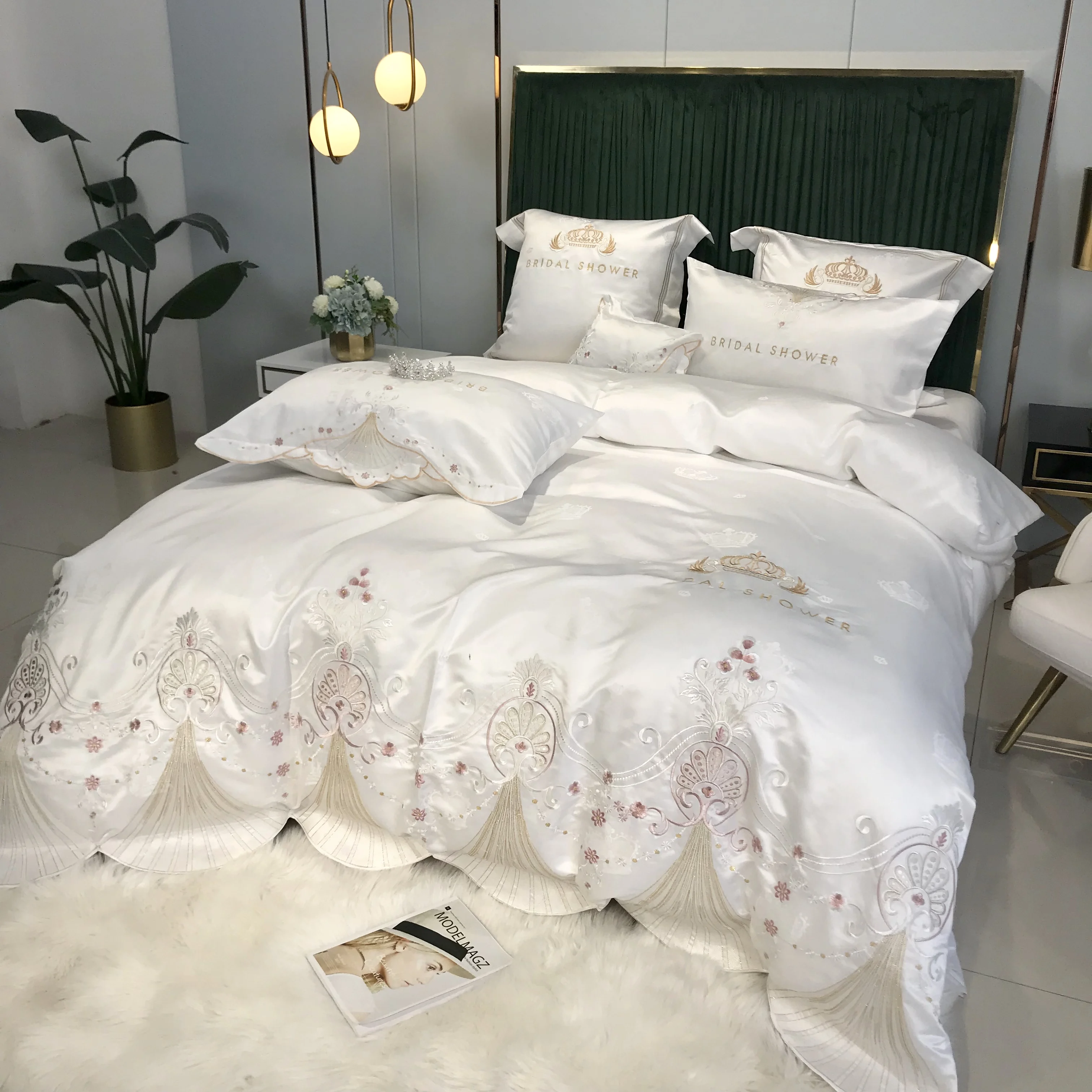 

luxurious silk cotton bedding set high-end European-style embroidery quilts cover bed linen bed set duvet cover sheet pillowcase