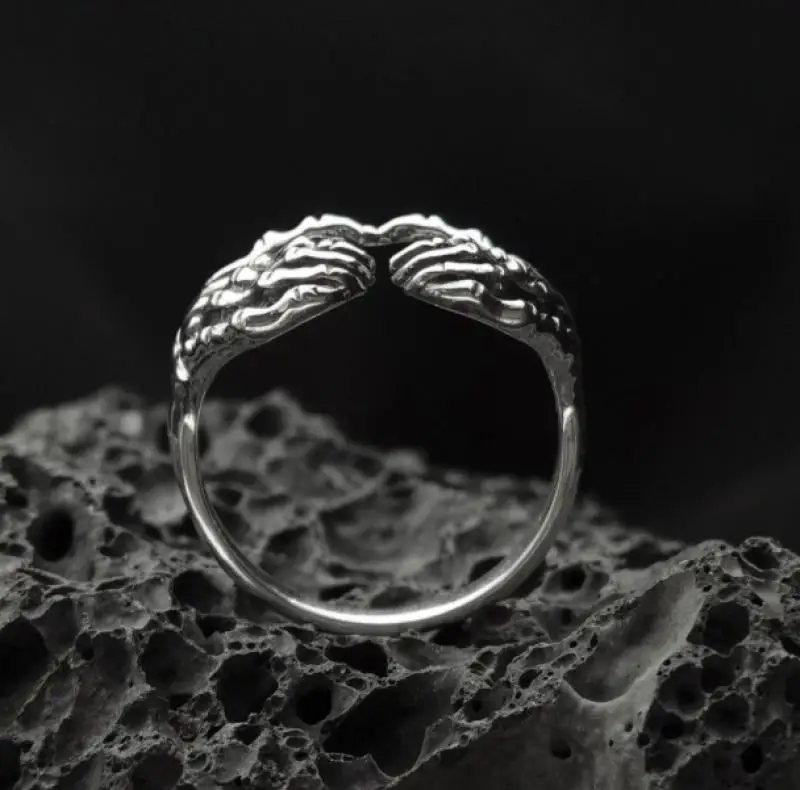 

High Quality Metal Skull Hand Bone Ring Creative Fashion Men Rock Motorcycle Jewelry