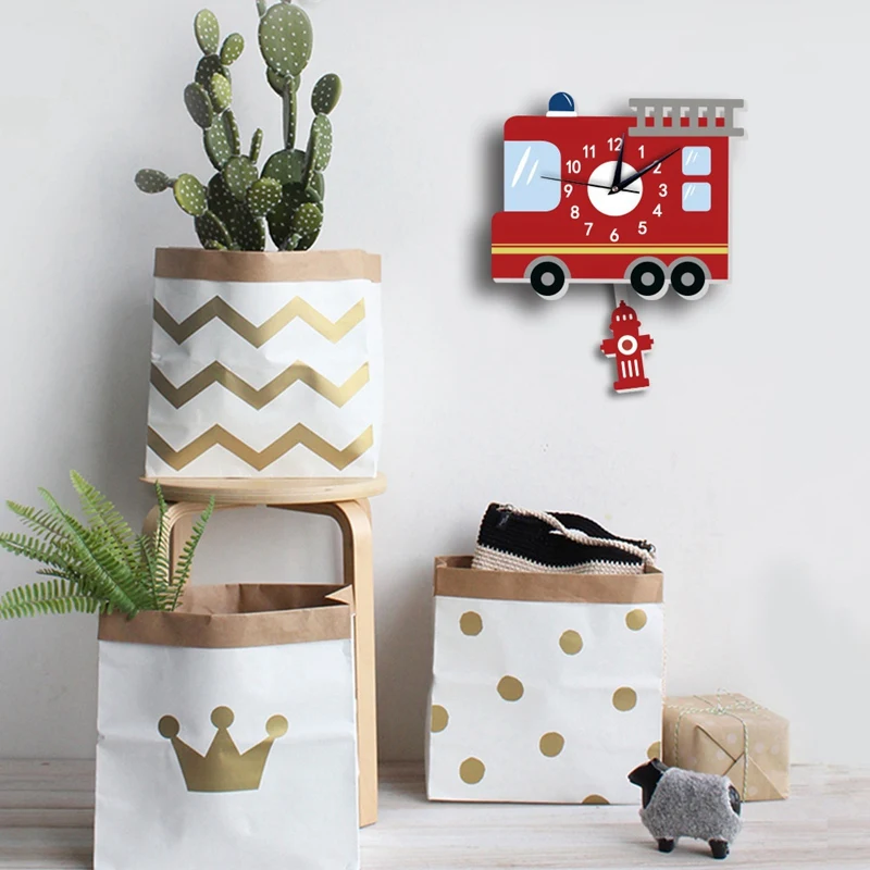 Настенные часы Пожарная машина с маятниковым бесшумным механизмом забавные