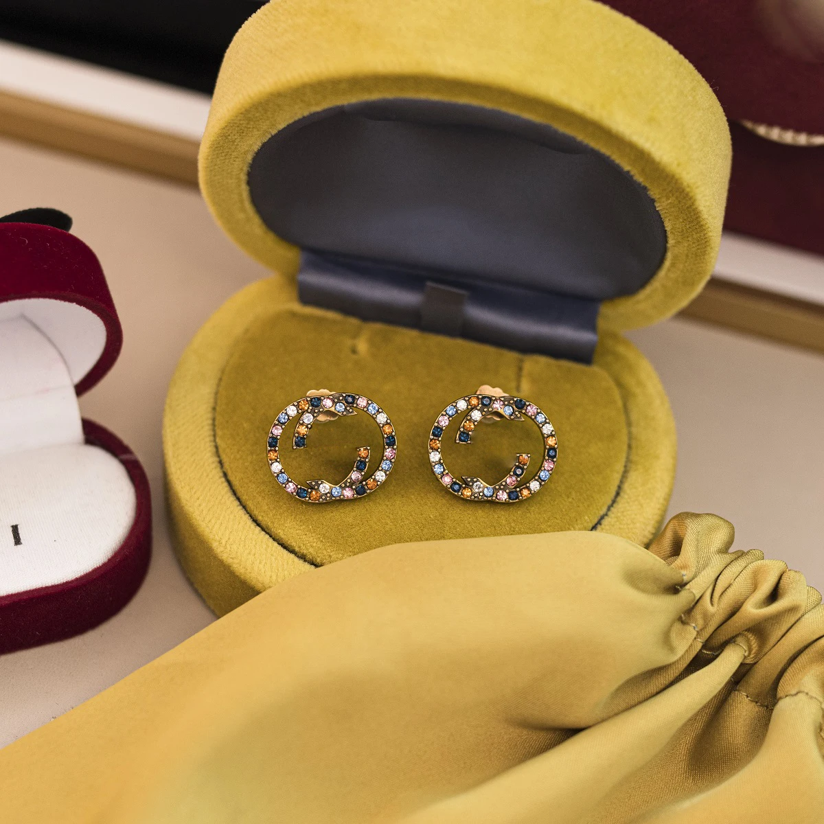 

B125 Brand C alphabet earrings with gold-plated labels and zircon micro-inlaid European and American fashion punk personality
