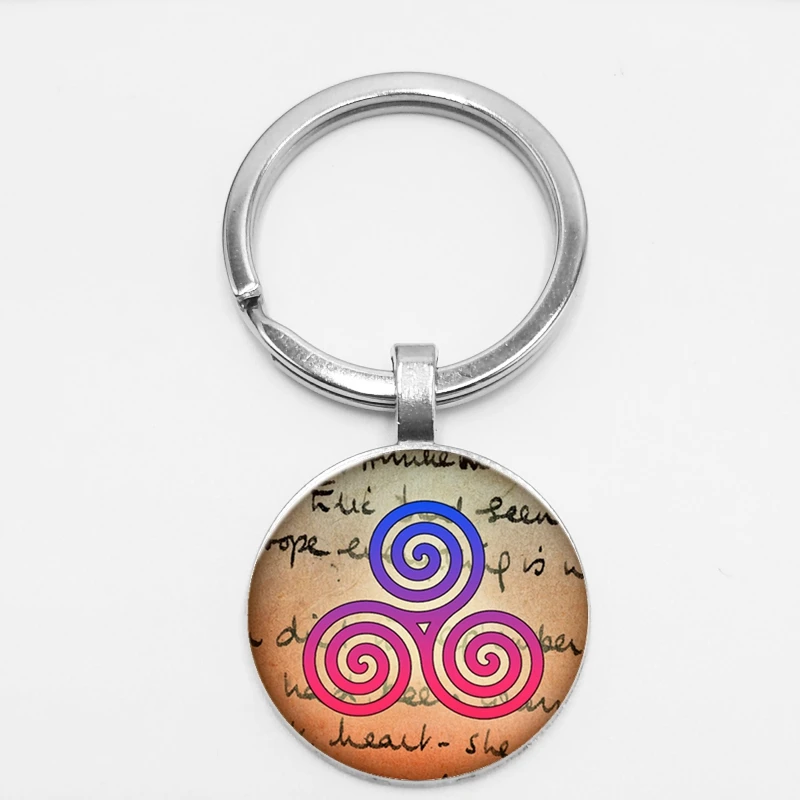 Креативный брелок ручной работы в стиле бохо с геометрическим логотипом