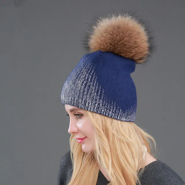 Wuaumx женские зимние шапки Skullies Beanies, шапка для женщин из натурального меха енота, вязаная шерстяная шапка с помпоном, шапка с серебристым и золотистым принтом - Цвет: Blue Silver 01