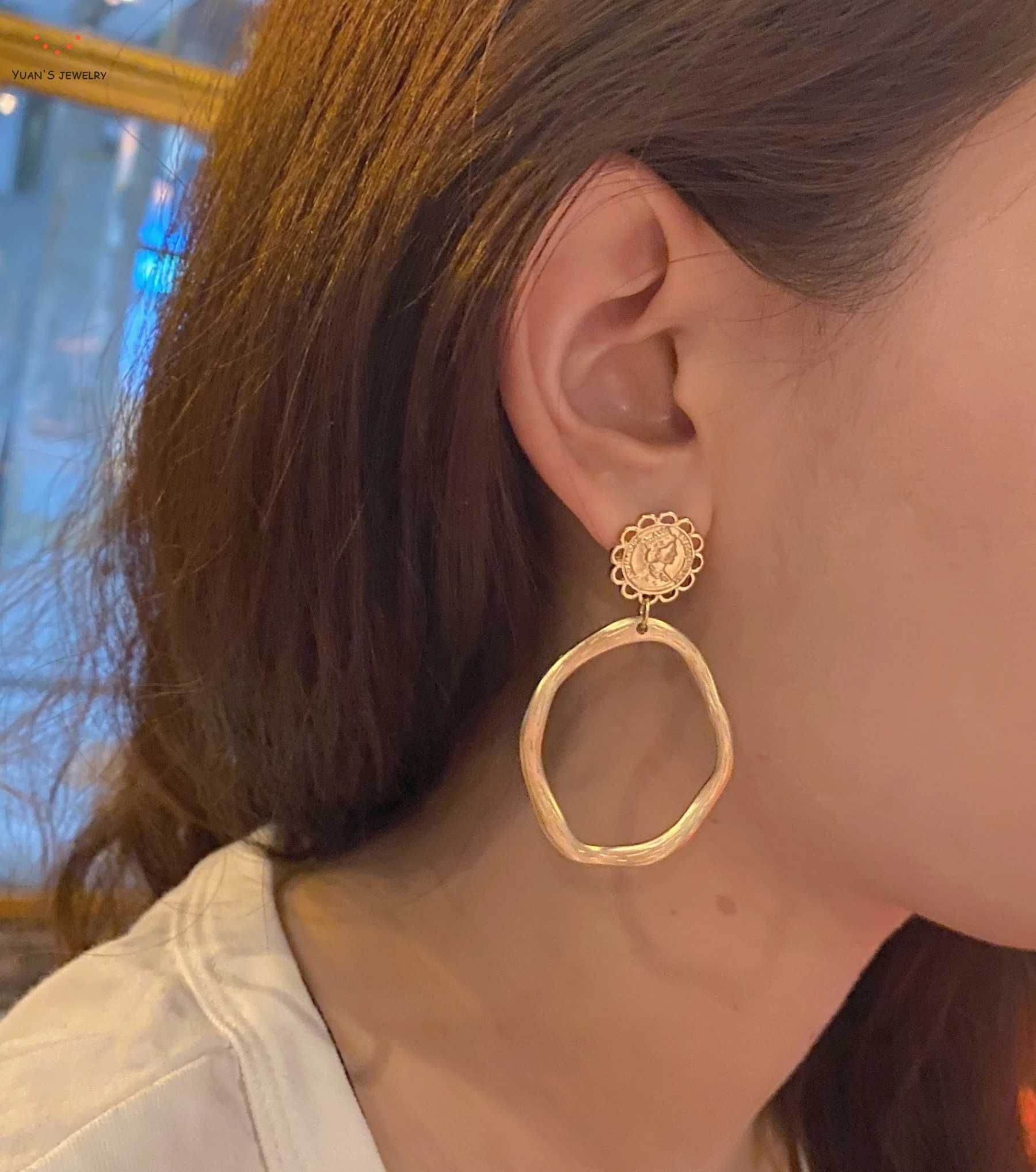 

Матовые металлические серьги-гвоздики с человеческой головой, простые серьги в стиле хип-хоп, весенние и летние женские серьги, ювелирные и...