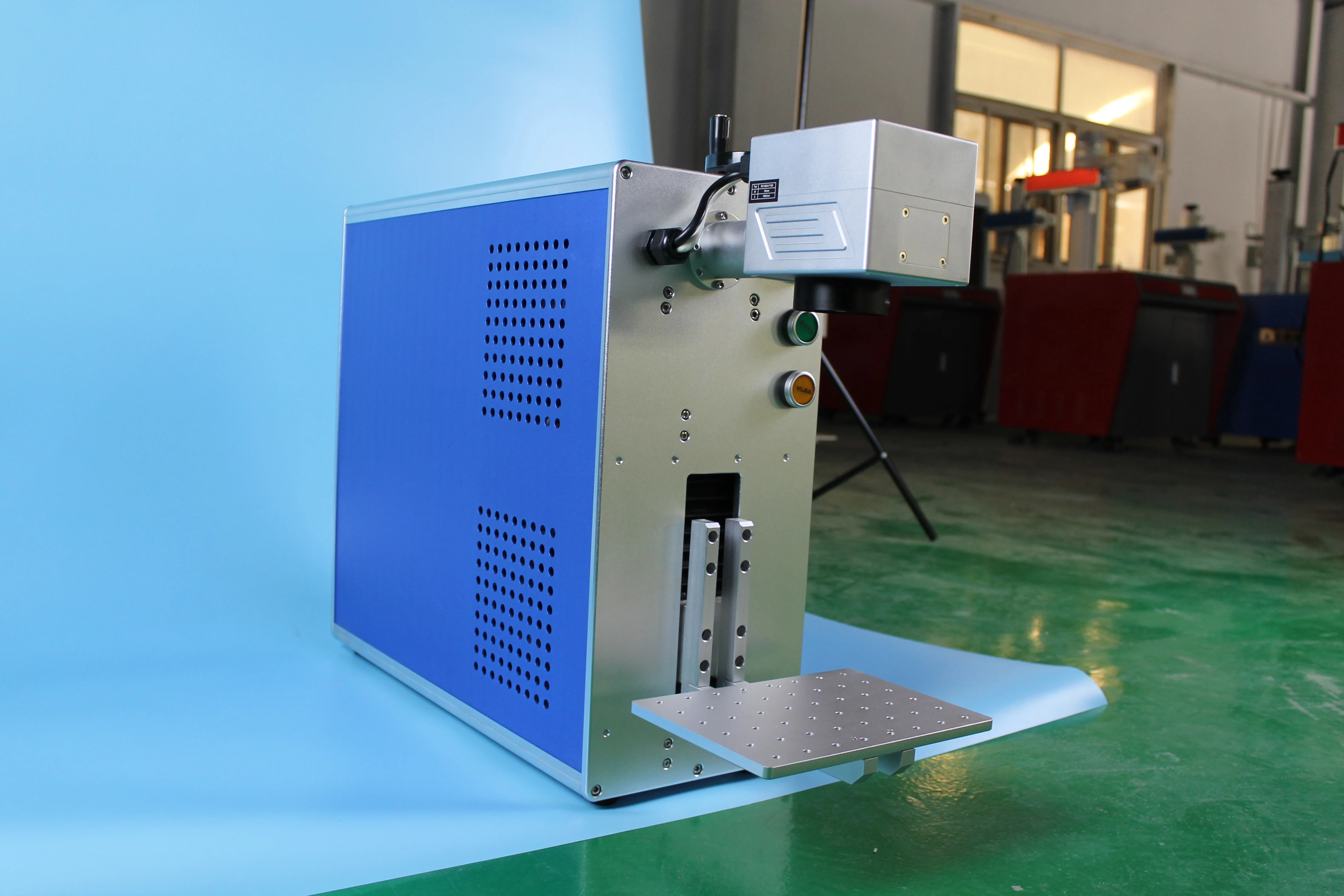 30 Вт волоконная лазерная маркировочная машина Портативный волоконный лазерный