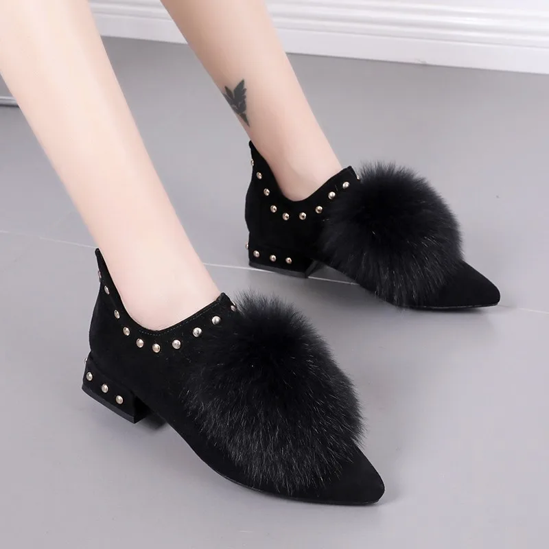 

2020 Winter Fur Ball Women Shoes Rivet Slip on Shoes Low Heels Boat Shoes Square Heeled Fashion Pointed Toe Casual Shoes