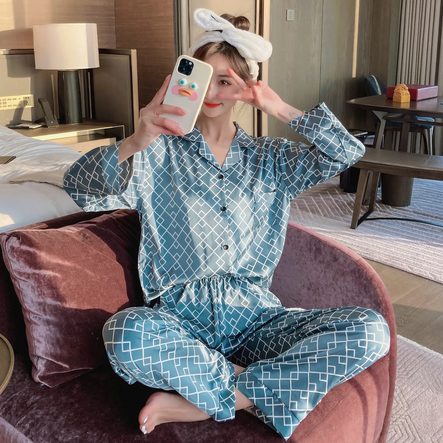 

Spring Leisure Diamond Grid Printing Women's Pajamas Suit Comfortable and Soft Polyester Long-sleeved Home Clothes Sleep Tops
