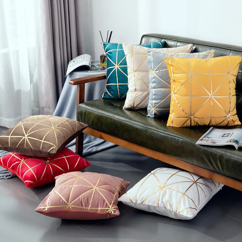 Наволочка из ПУ кожи с вышивкой и аппликацией бежевая желтая синяя красная