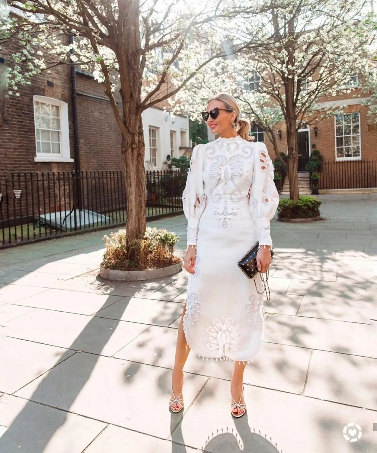 Сексуальное женское платье с вышивкой и рукавом-фонариком открытая спина