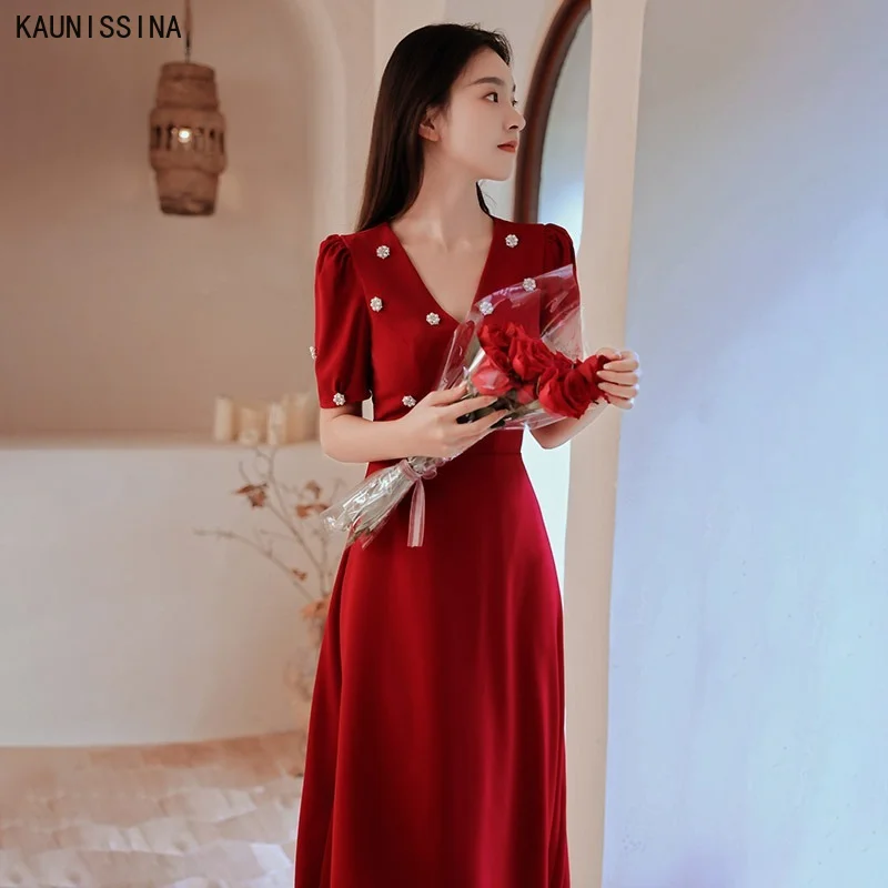 

KAUNISSINA Party Dresses Women V Neck Pearls Tea-Length Burgundy Cocktail Dress A-Line Ladies Elegant Formal Homecoming Gowns