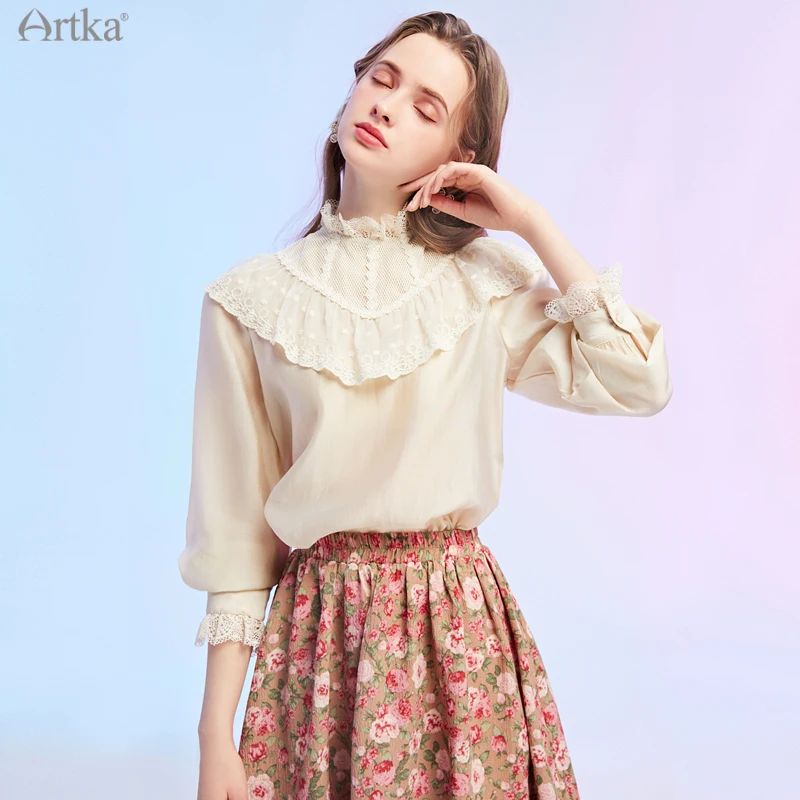 

Женская шифоновая блузка ARTKA, белая элегантная винтажная рубашка с кружевными оборками, длинным рукавом, в дворцовом стиле, весна 2021