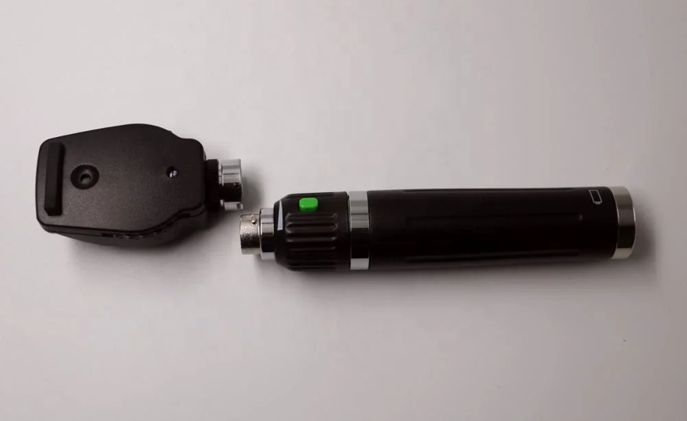 Офтальмологический офтальмоскоп с перезаряжаемой батареей и USB-ручкой |