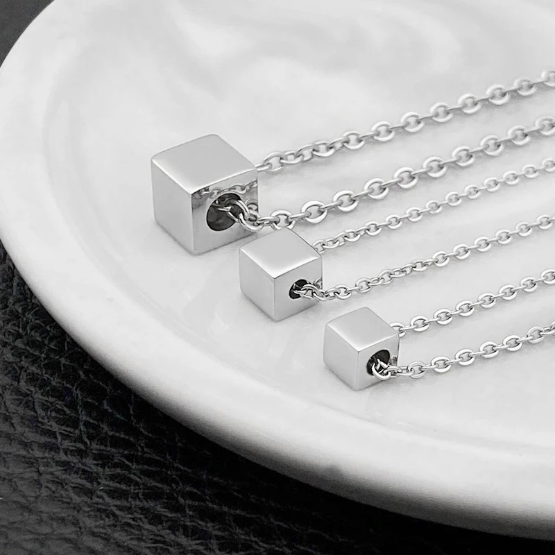 

Korean Style Small Cube Pendant For Women Collar High Quality Stainless Steel Jewelry Wholesale Clavicle Necklaces Chain