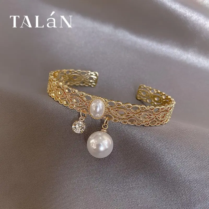 

Retro Pearl and Zircon Pendant Charms Bracelets Fit Women's Jewelry Gold Metal Chain Opening for Easy Adjustment Fashion Fine