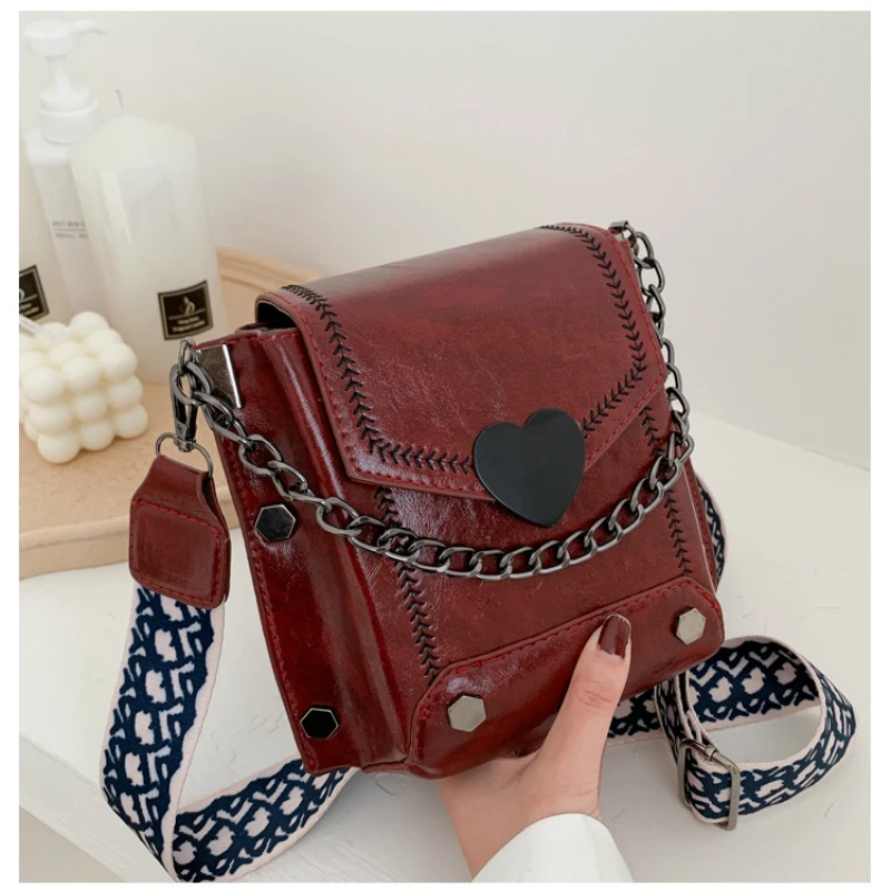 

2021 Women Messenger Bag Wide Shoulder Strap Chain Design Fashion Shoulder Square Flap Bag Crossbody Bags For Women Heart