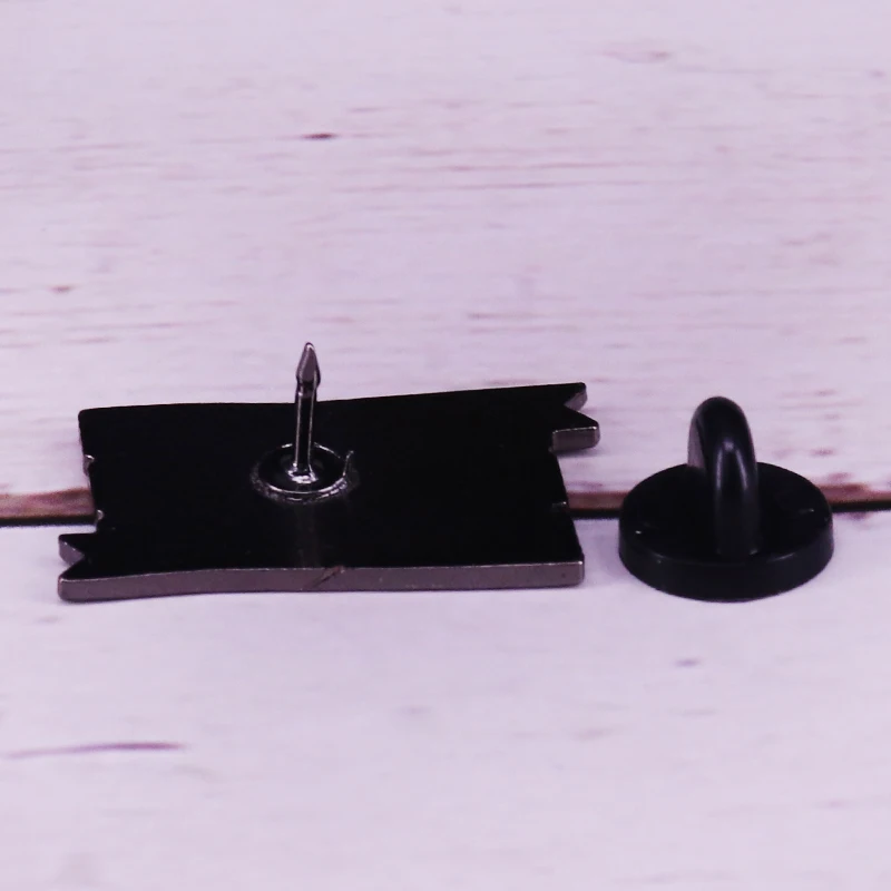 Интровертная эмалированная булавка для лацканов | Украшения и аксессуары