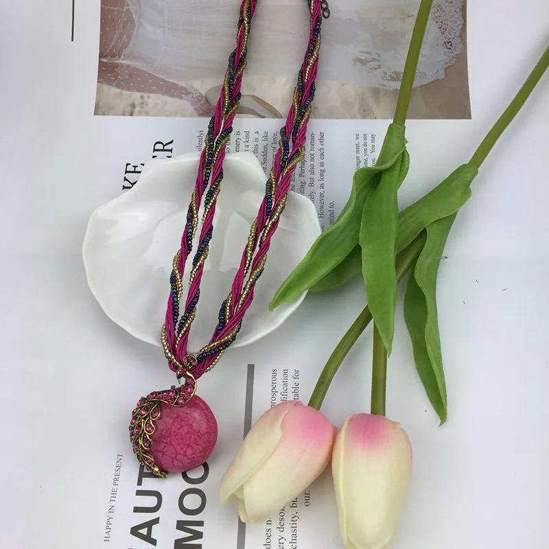 Женское колье-чокер ручной работы с подвеской из натурального камня