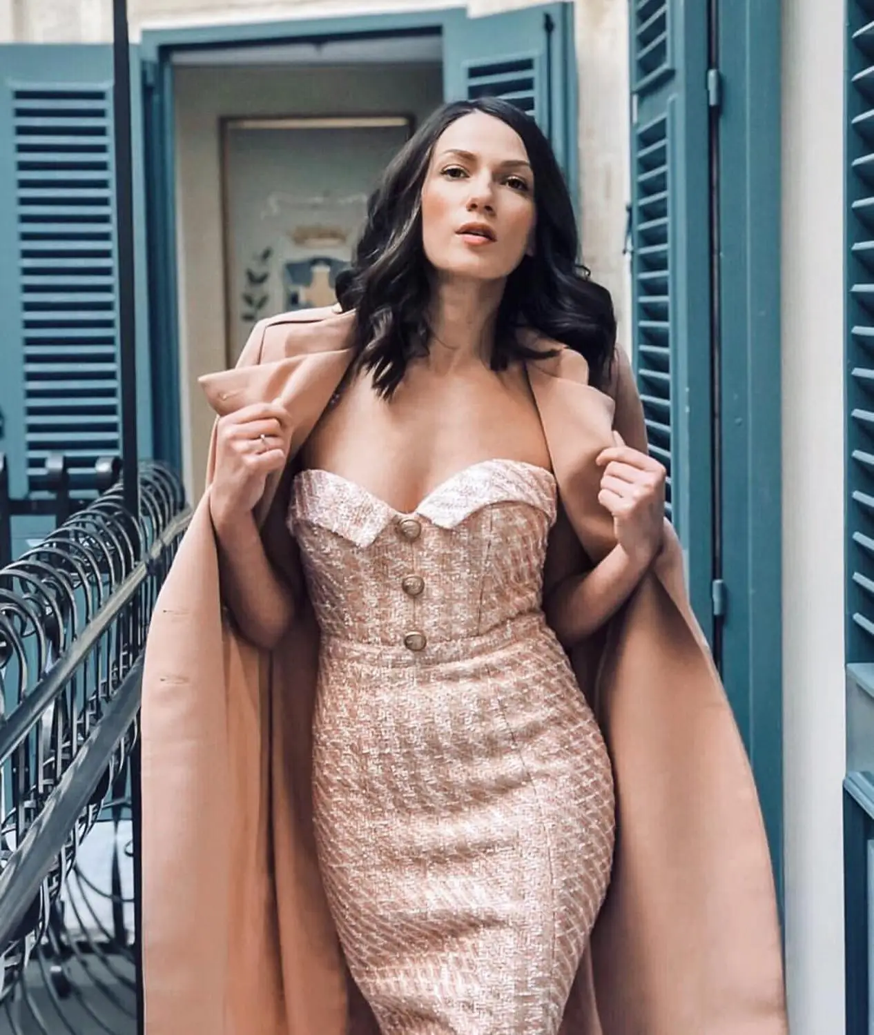 Высококачественное розовое модное платье до колен без бретелек обтягивающее для