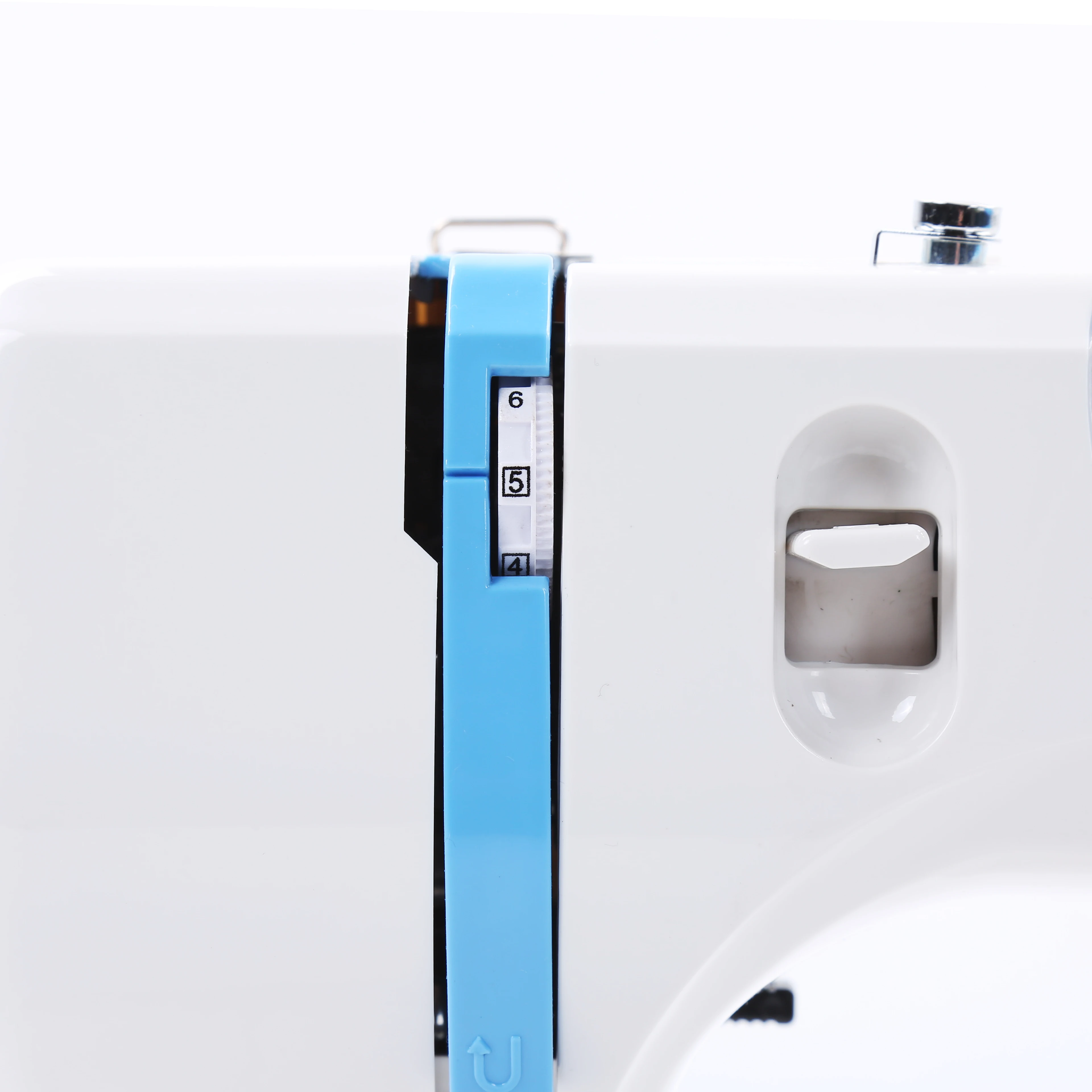 BAI housewife hand-held electric sewing machine built-in 12 kinds of stitches foldable handle | Дом и сад