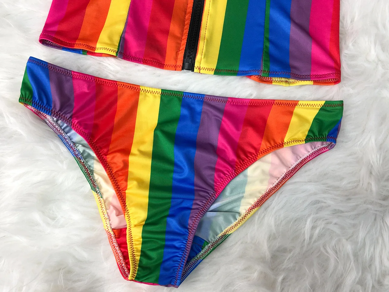 Купальник в полоску с разрезом на молнии С Разноцветными полосками для пляжа