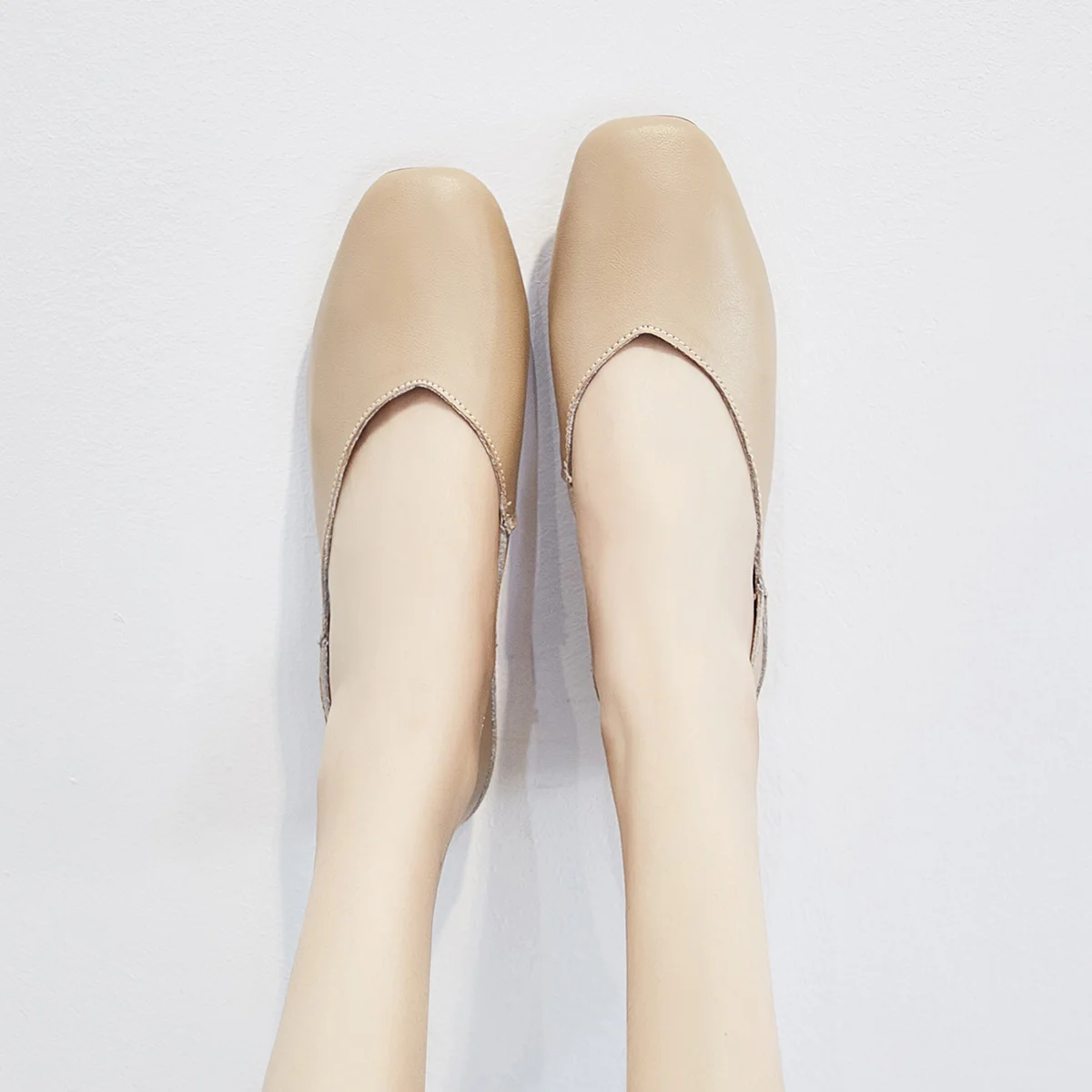 Повседневная женская обувь на плоской подошве из мягкой кожи Коллекция 2021 года