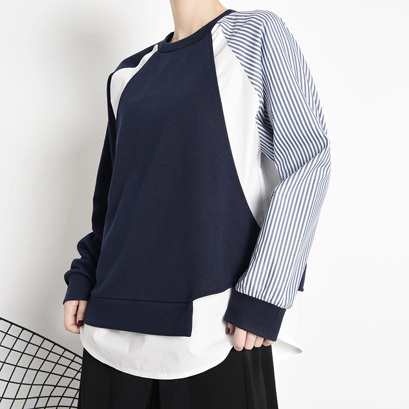 

[EAM] Loose Dark Blue Striped Irregular Sweatshirt New Round Neck Long Sleeve Women Big Size Fashion Spring Autumn 2021 1Z85717