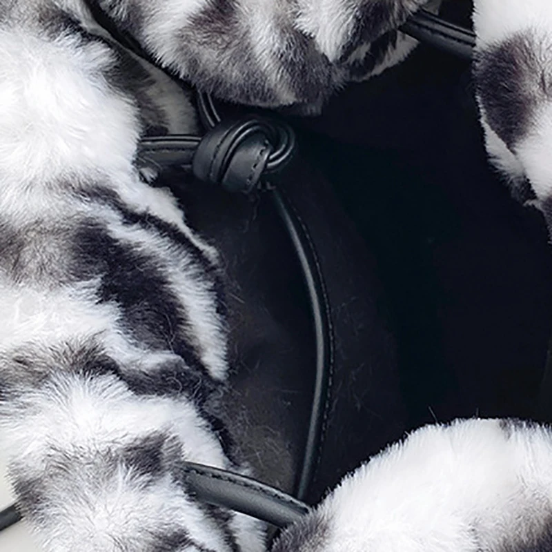 

Fashion Women's Plush Soft Handbag Retro Shoulder Messenger Bag Casual Warm Winter Zebra Pattern Tote Bag