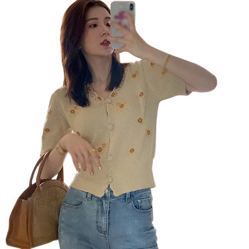 

Женский трикотажный кардиган с цветочной вышивкой, V-образным вырезом и короткими рукавами