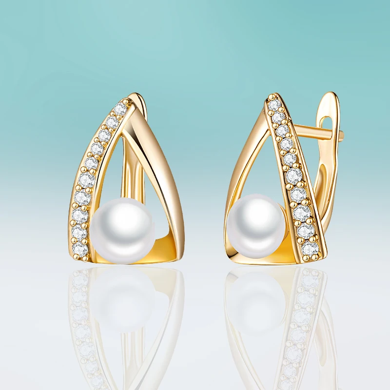 Женские треугольные серьги с жемчугом гвоздики золотого цвета