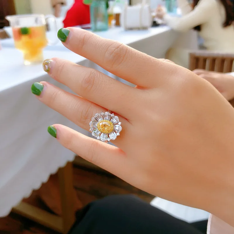 

Vintage Female Yellow Crystal Stone Ring Charm Silver Color Big Wedding Rings For Women Dainty Flower Zircon Engagement Ring