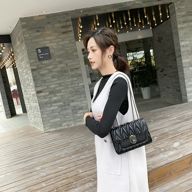 

Pleated Pure Color Retro Ladies Fashion Casual Shoulder Messenger Bags Ins Super Fire Small Square Bag Mobile Phone Bag Wallet
