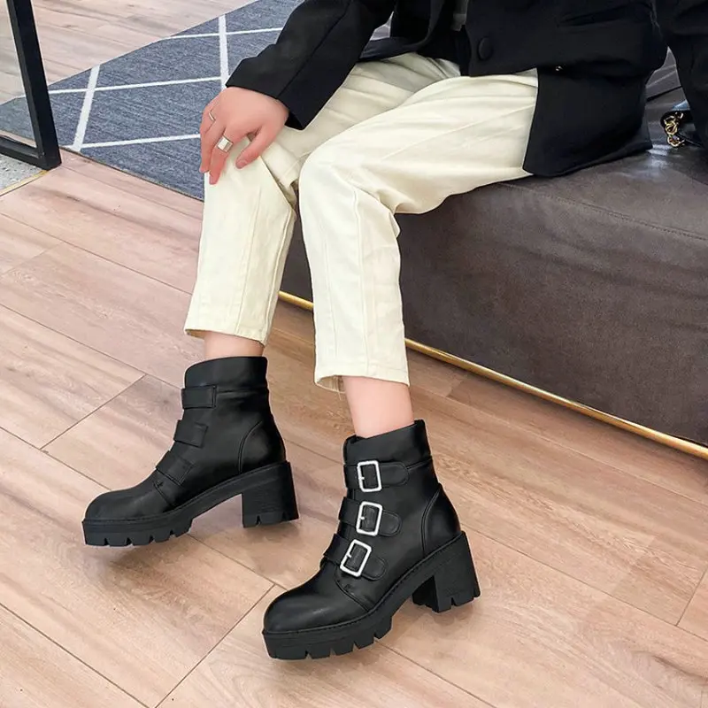 

Однотонные черные, белые женские ботильоны на платформе и массивном высоком каблуке, зимние мотоциклетные ботинки для женщин, ботинки март...