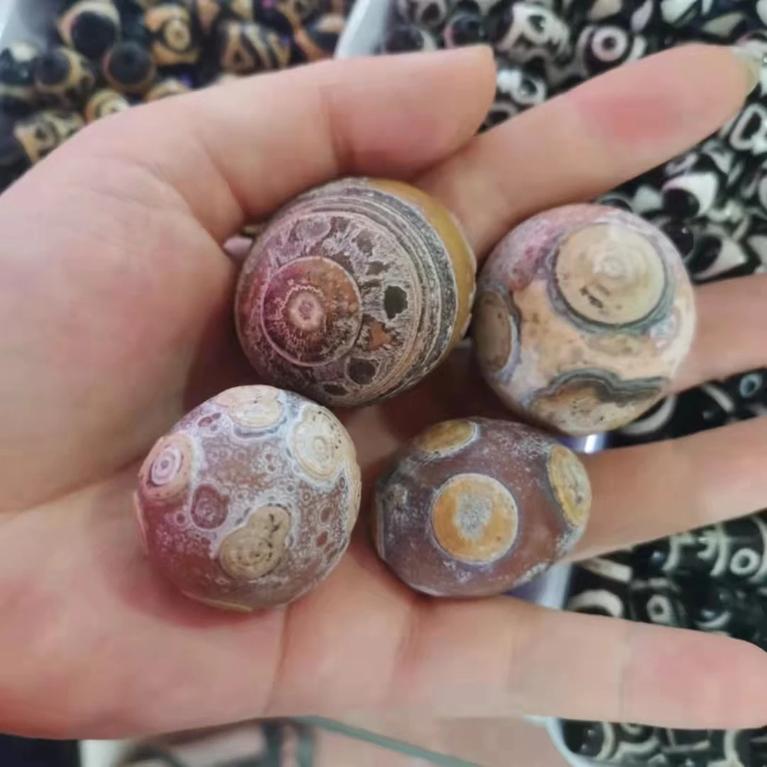 

1pcs/lot natural gemstone rare and rare Sengoku red natural agate with eyes jewelry Ornaments Collection 4 styles mystery unique