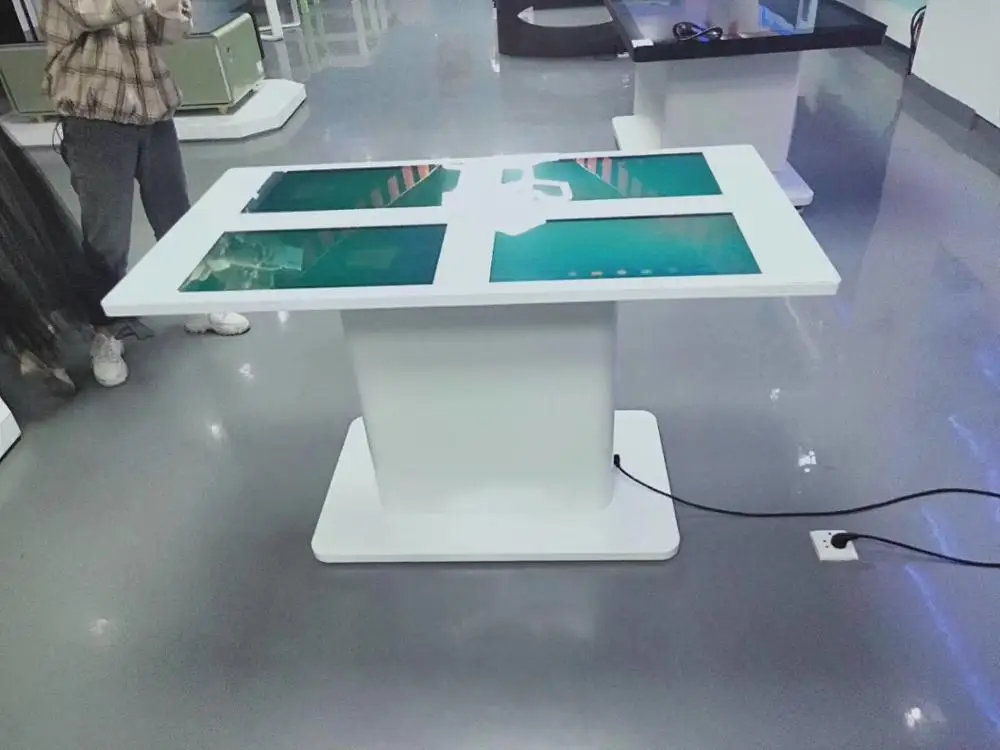 Игровая машина 65 дюймов цифровая вывеска ЖК сенсорный экран интерактивная