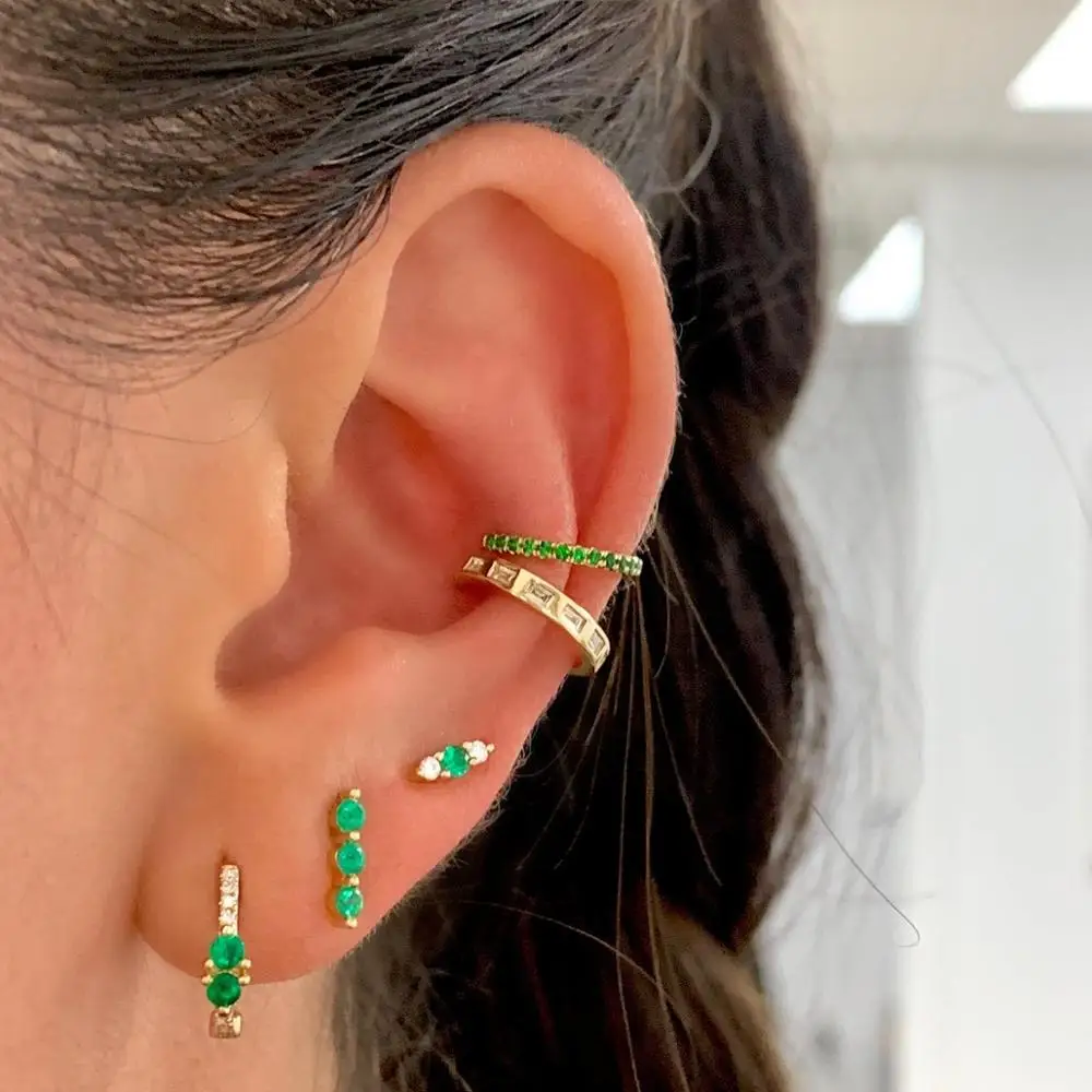 Маленькие женские серьги гвоздики с тремя камнями разноцветные простые