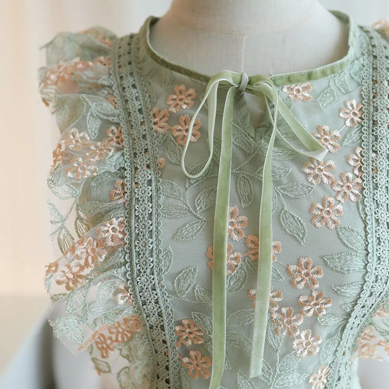 Женское Сетчатое платье без рукавов модельное мятно-зеленого цвета с цветочной