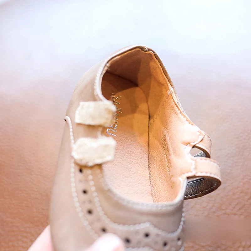 Весенняя детская обувь принцессы Детская с перфорацией типа броги Черная Обувь из мягкой кожи на плоской