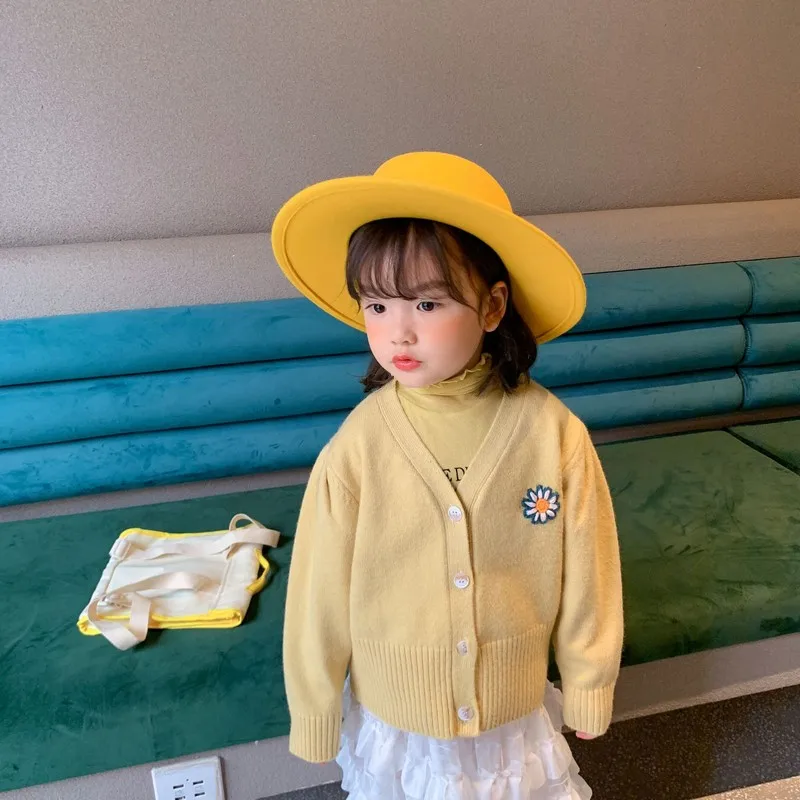 

2020 autumn and winter new children's Japanese and Korean style daisy sweater