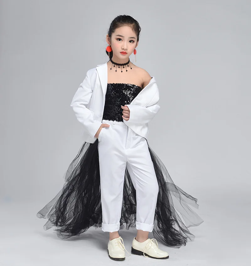 Костюм детский свадебный из блейзера брюк облегающего груди и платья со шлейфом