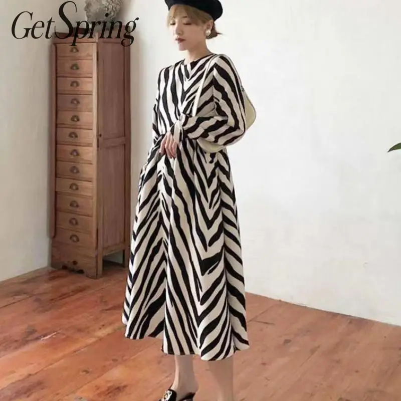 Getвесеннее женское платье с длинными рукавами и круглым вырезом черного белого