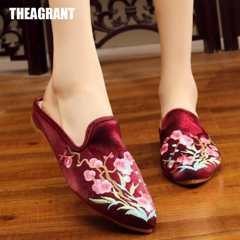 

THEAGRANT National Embroidery Women Slippers Casual Flat Shoes Pointed Toe Mules Outside Vintage Ladies Slip On Slides WSL3045