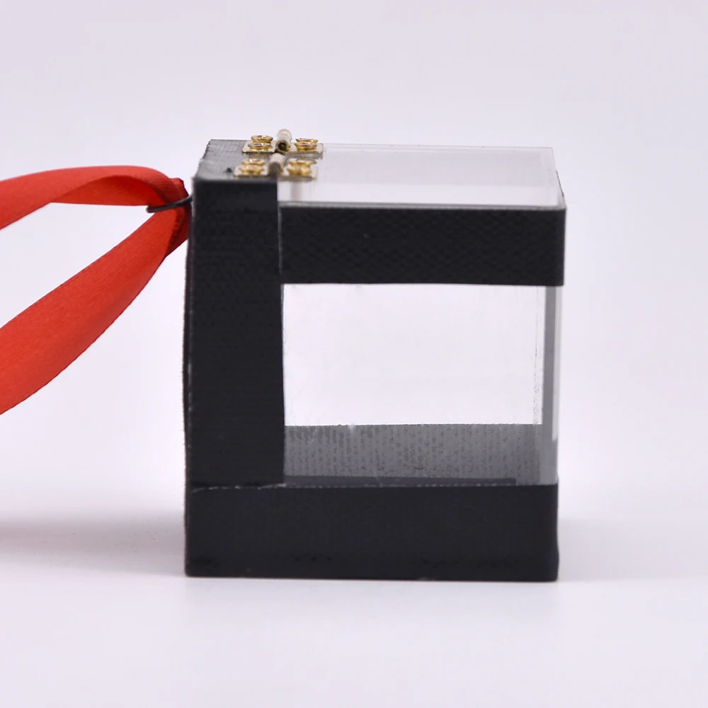 Кристально чистая коробка переключателя Волшебные Трюки крупным планом уличная