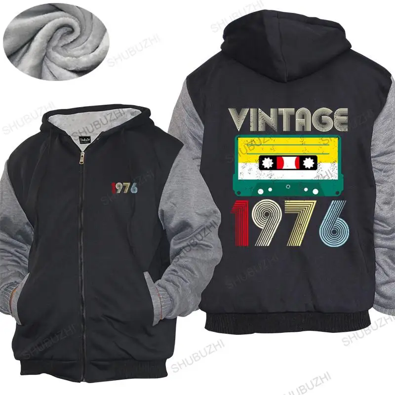 

Hoodies & Sweatshirts