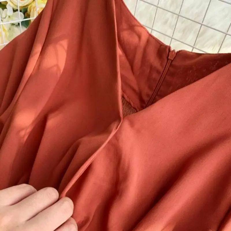 Женское летнее платье элегантное однотонное с рукавом фонариком и v образным