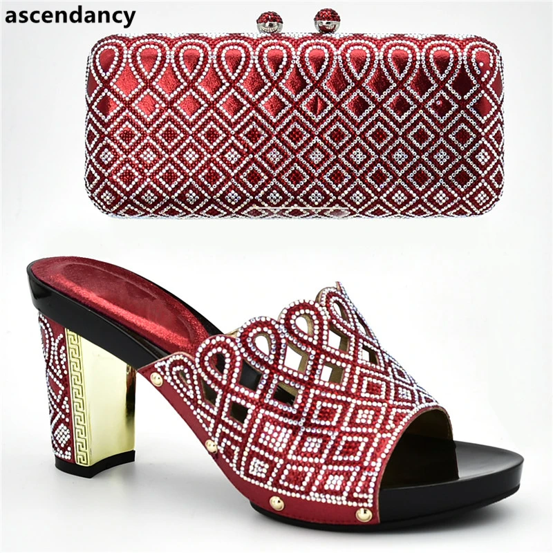 Итальянские дизайнерские туфли и сумки в комплекте украшенные стразами