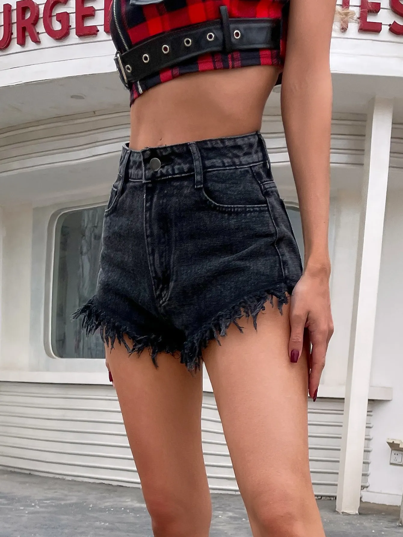 

Женские черные джинсовые шорты, повседневные джинсы в стиле INS, женские летние повседневные брюки, модные прямые джинсовые шорты с высокой т...